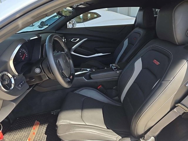 Vehicle image 5 of 6