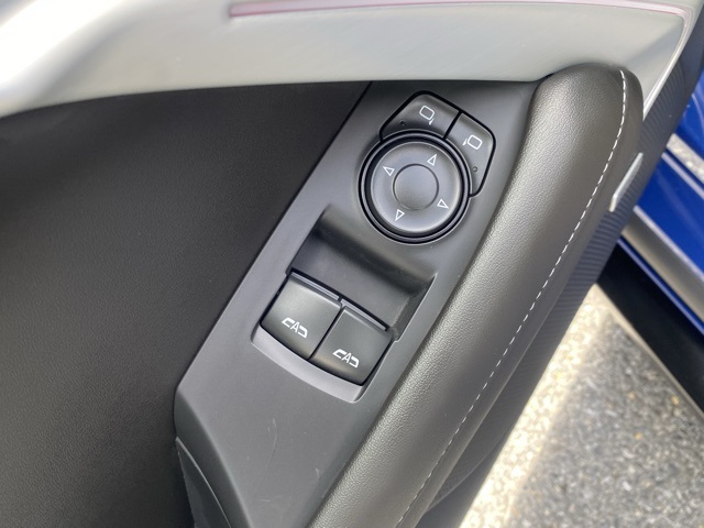 Vehicle image 34 of 38