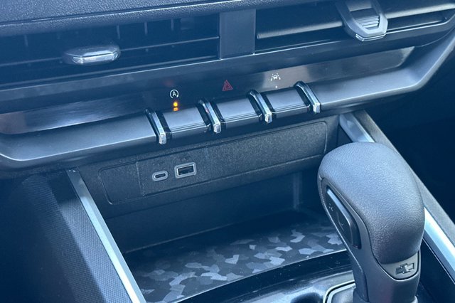 Vehicle image 17 of 25