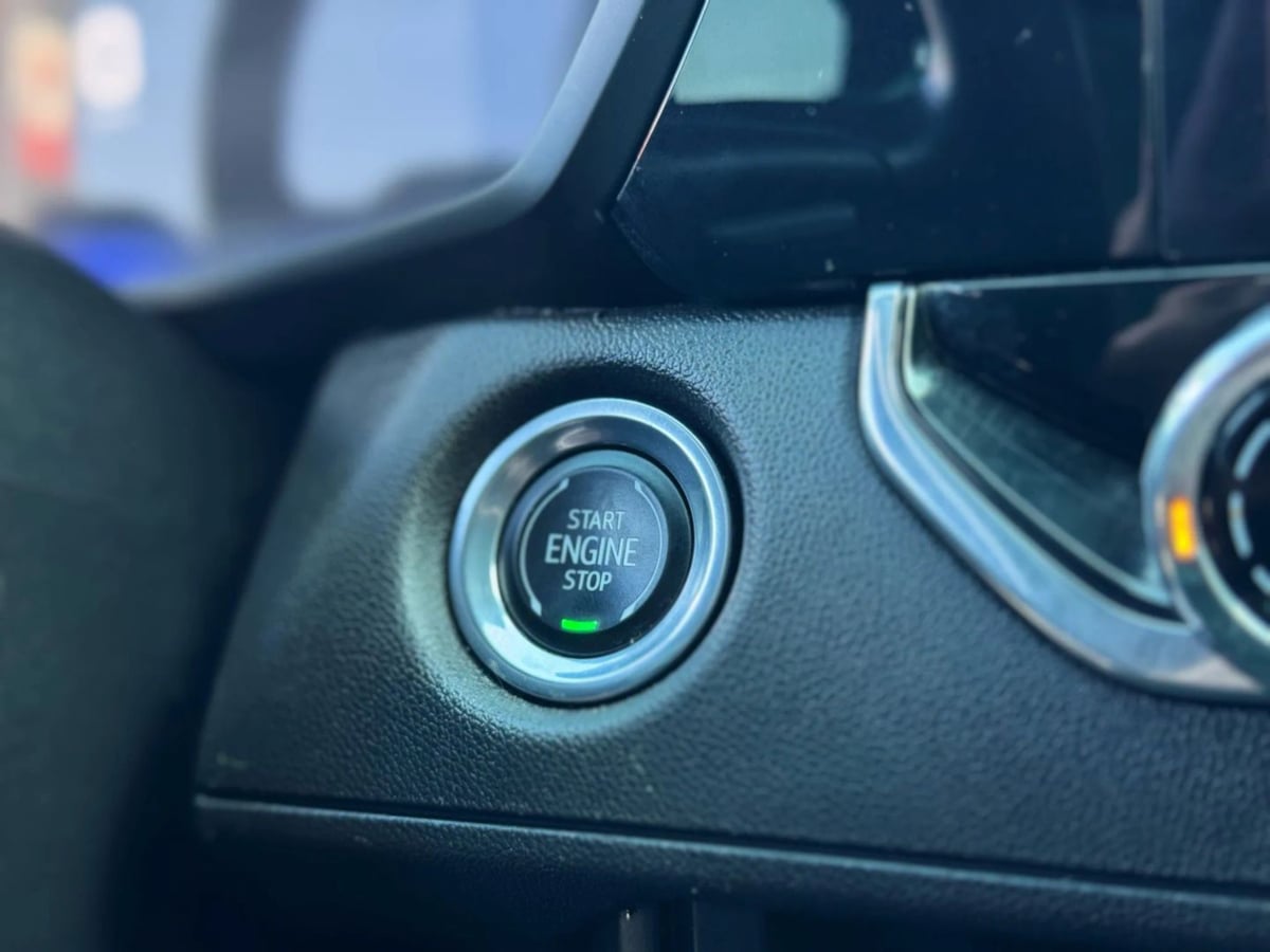 Vehicle image 27 of 32