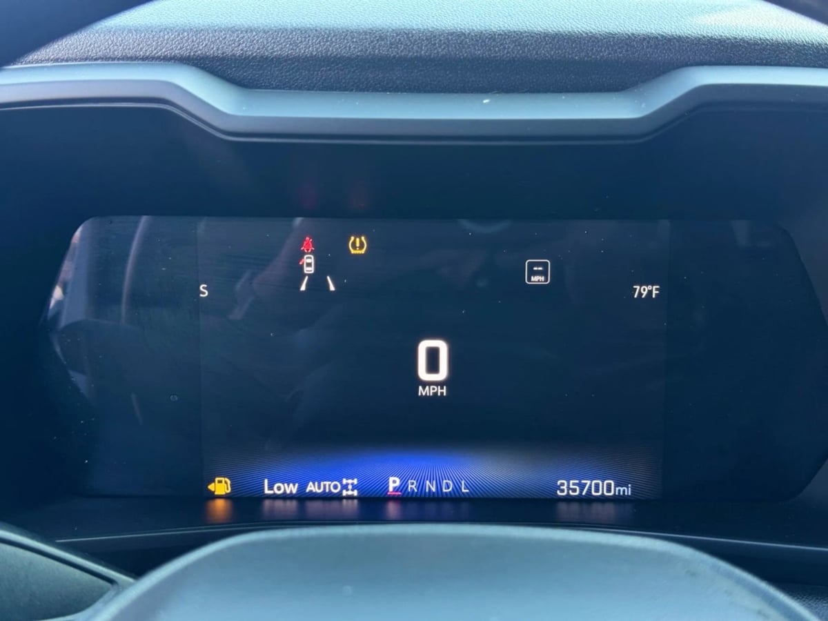 Vehicle image 18 of 32