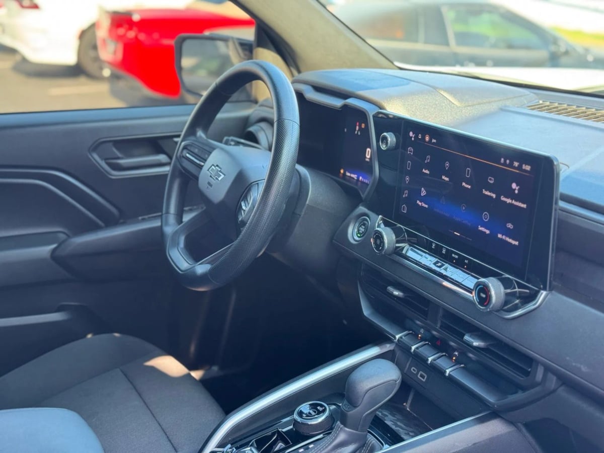 Vehicle image 15 of 32