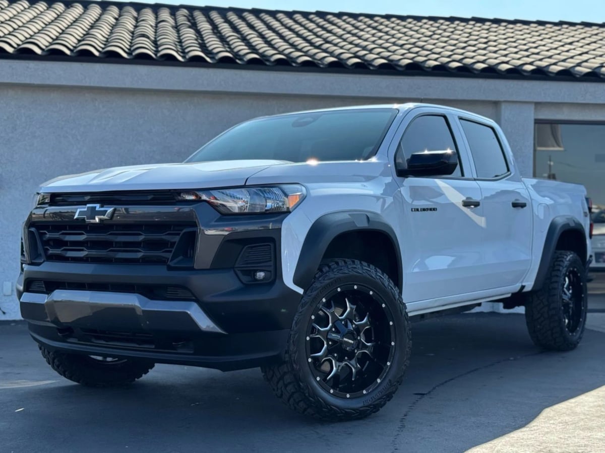 Vehicle image 2 of 32