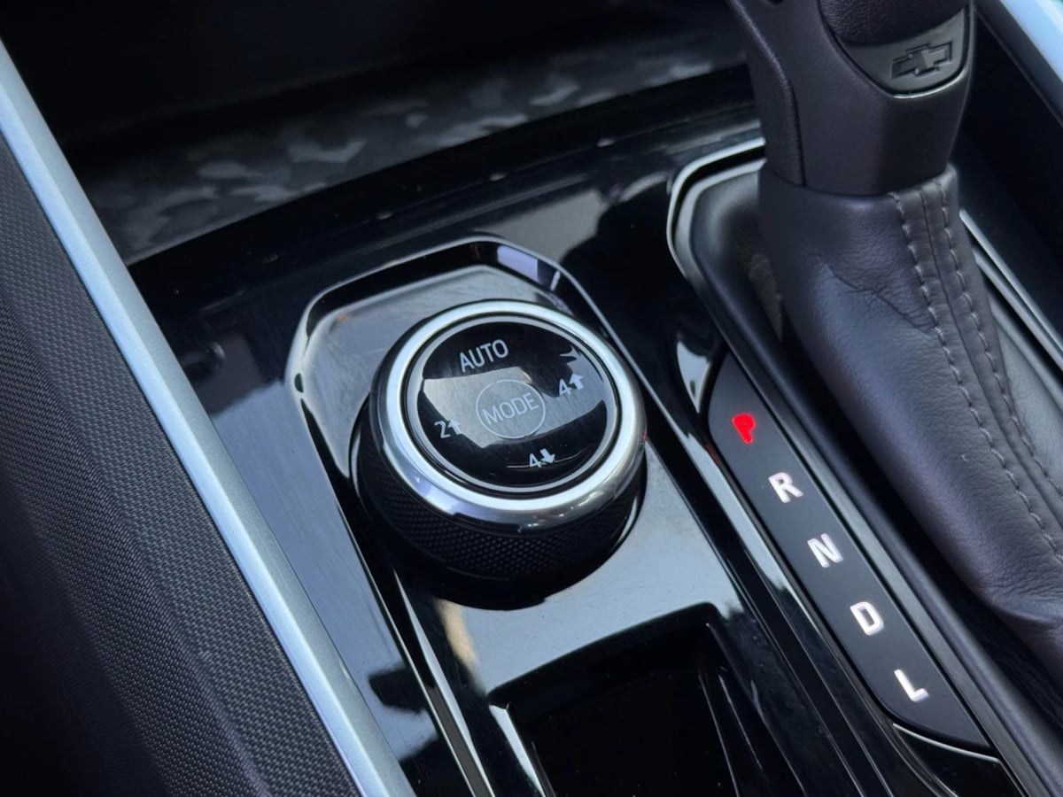 Vehicle image 22 of 32
