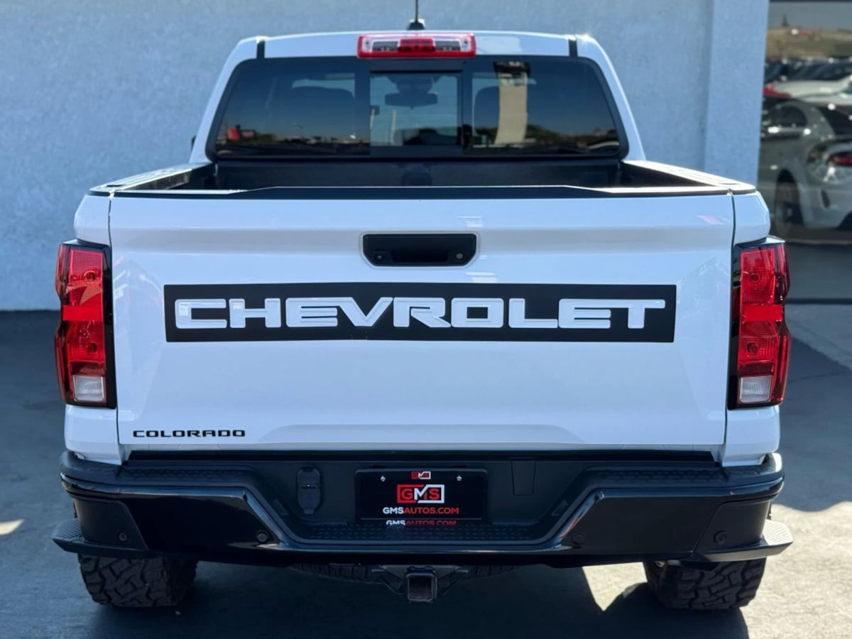 Vehicle image 5 of 32
