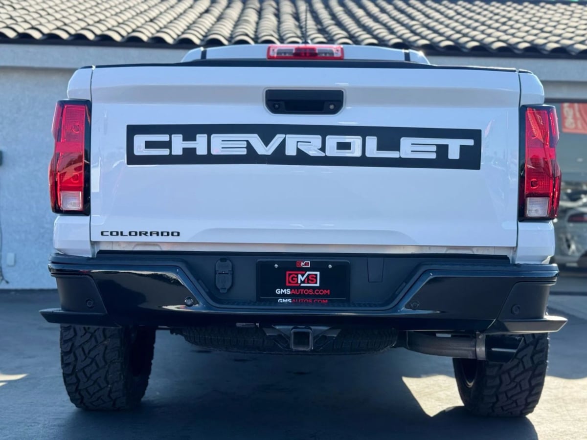 Vehicle image 6 of 32