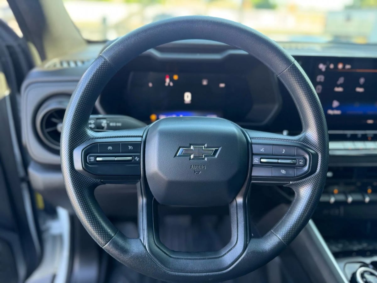 Vehicle image 17 of 32