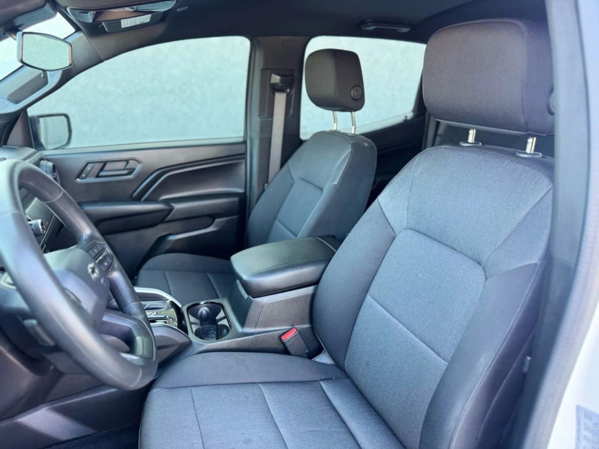 Vehicle image 13 of 32