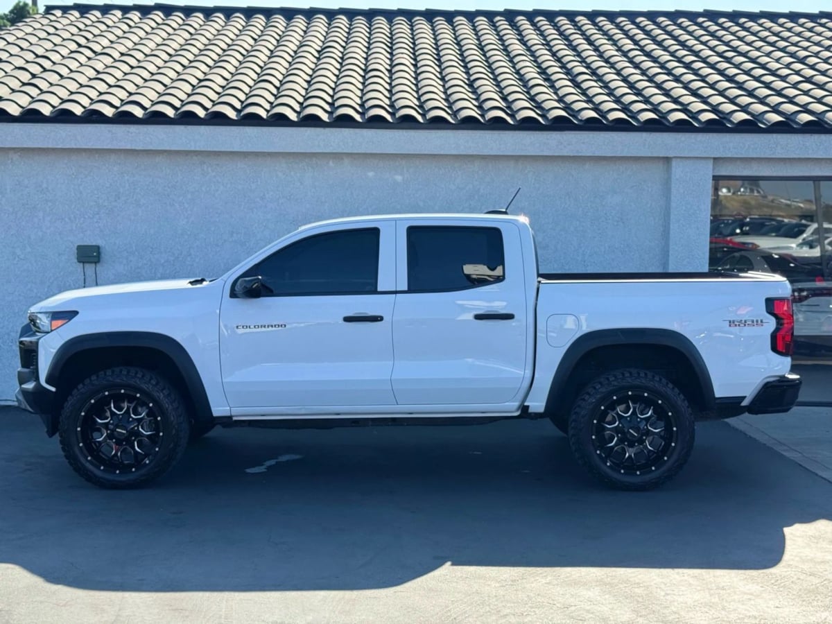 Vehicle image 7 of 32