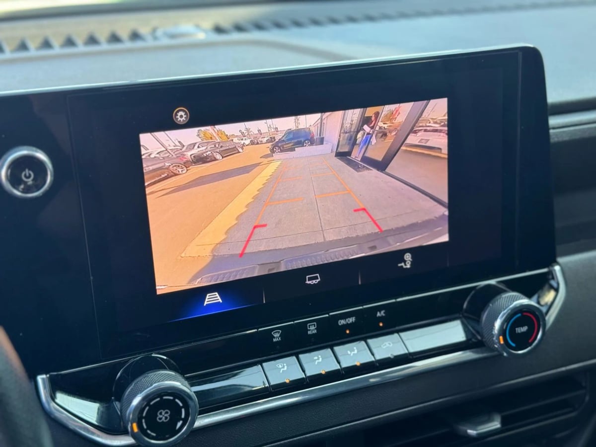 Vehicle image 19 of 32