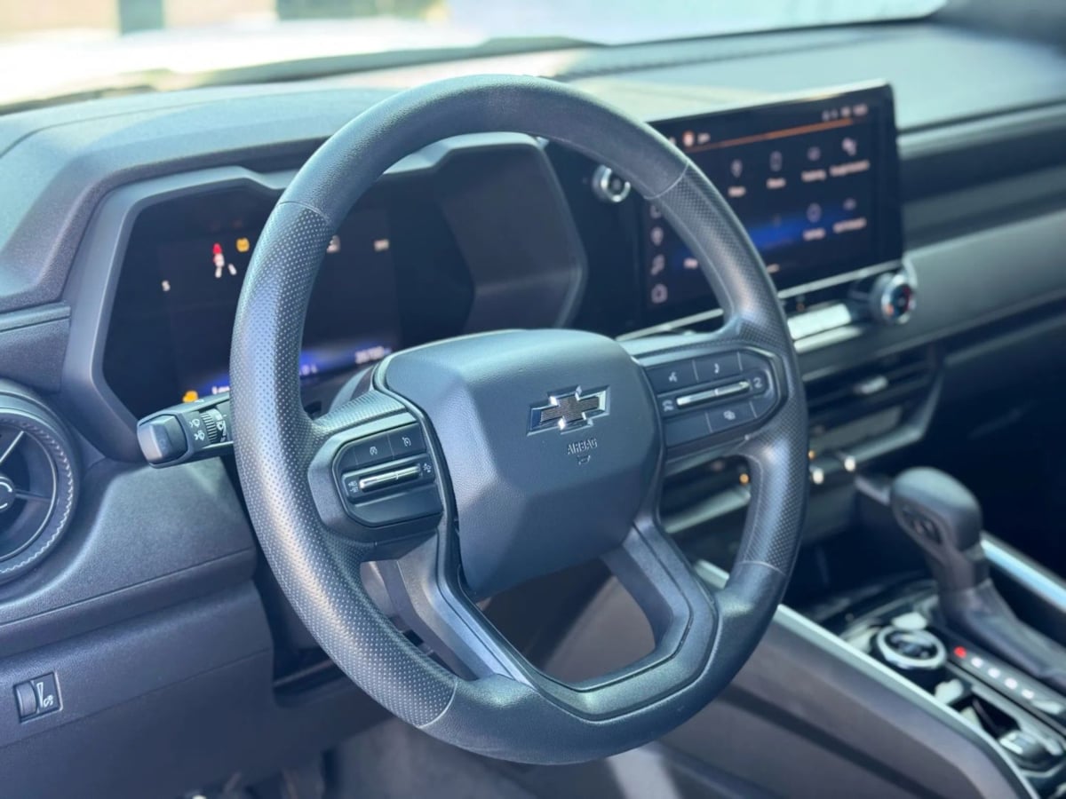 Vehicle image 16 of 32