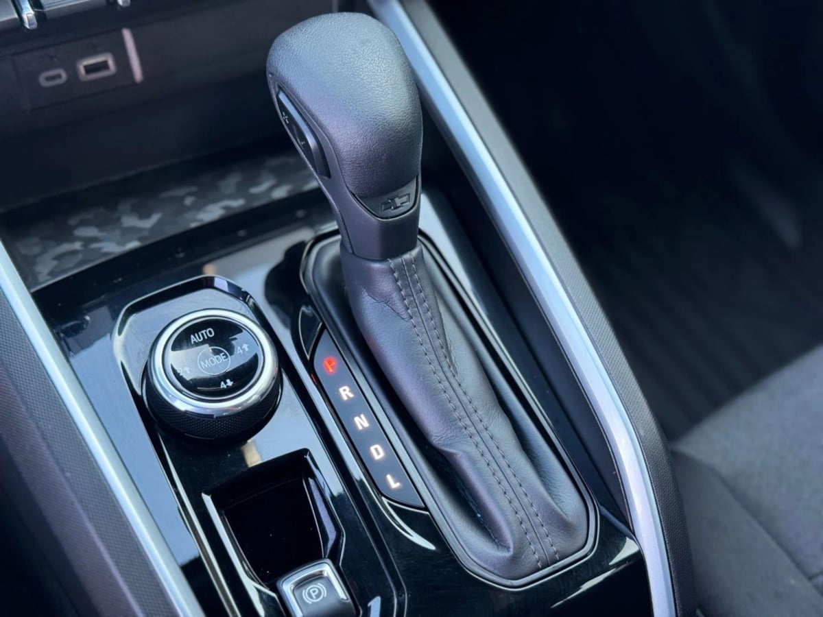 Vehicle image 21 of 32