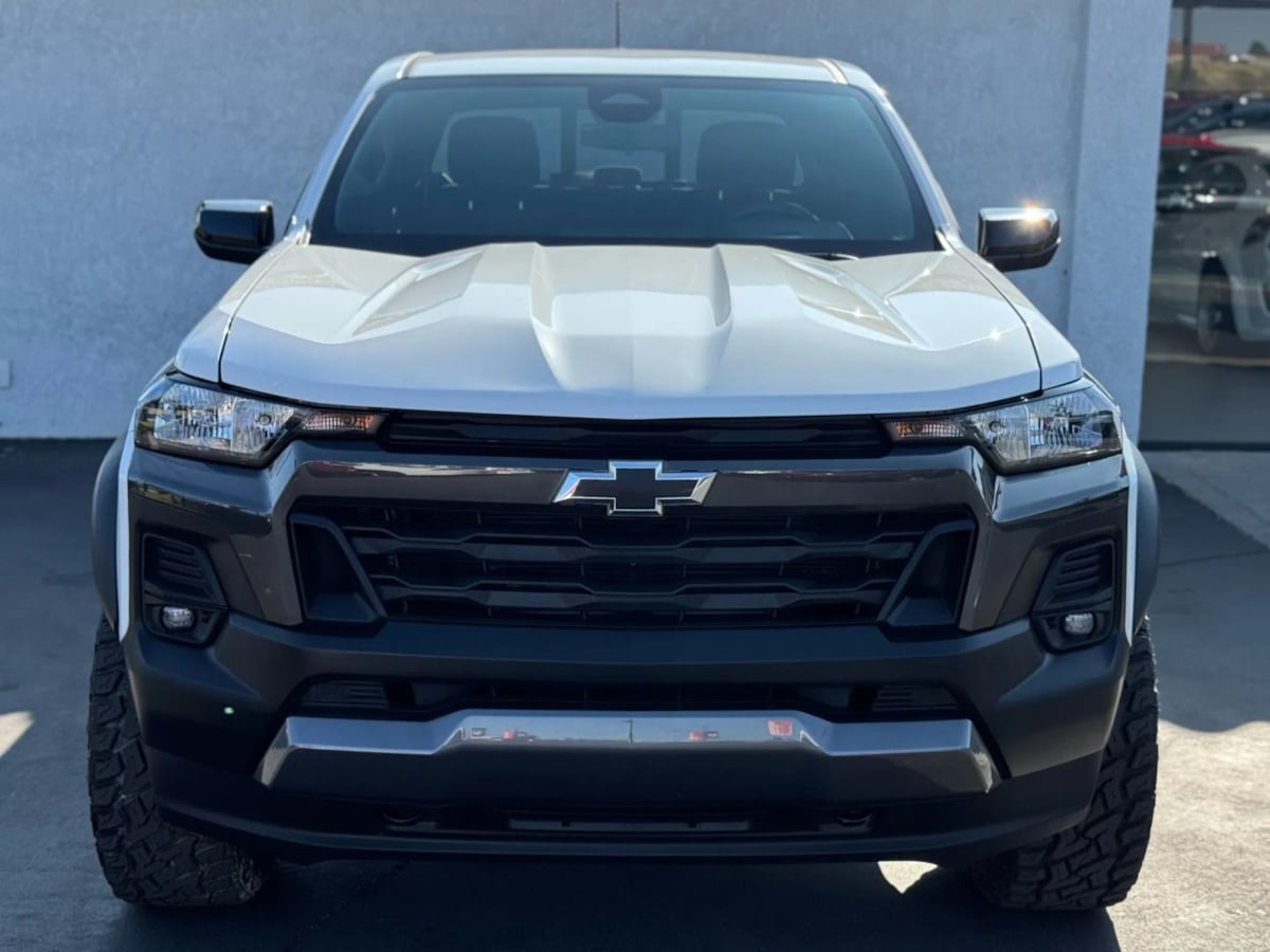 Vehicle image 3 of 32