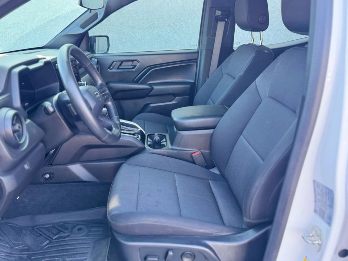 Vehicle image 14 of 32