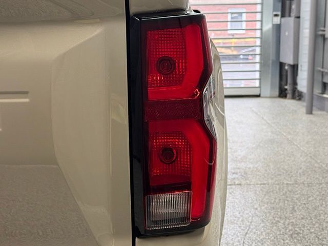 Vehicle image 14 of 52