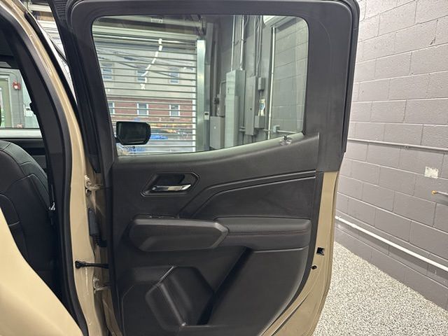 Vehicle image 30 of 52