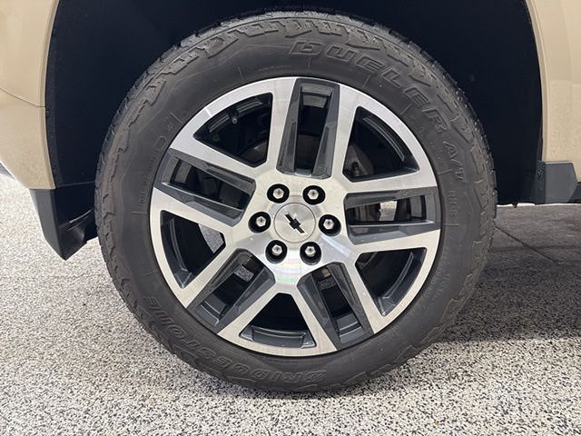 Vehicle image 19 of 52