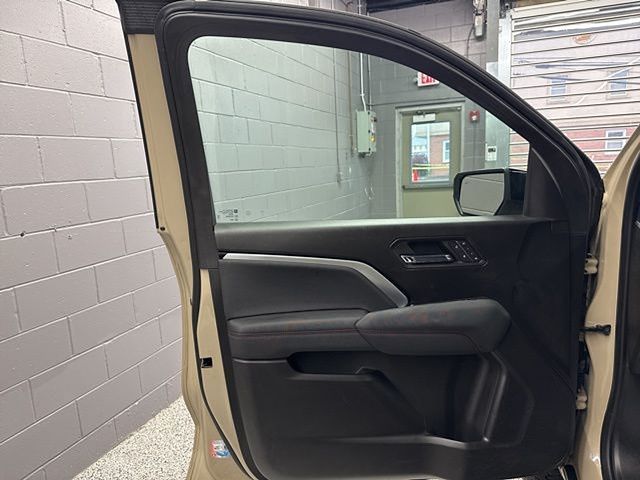 Vehicle image 24 of 52