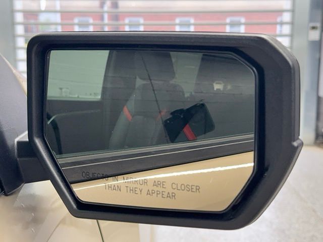 Vehicle image 18 of 52