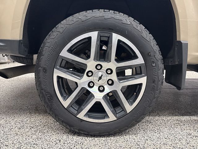 Vehicle image 21 of 52