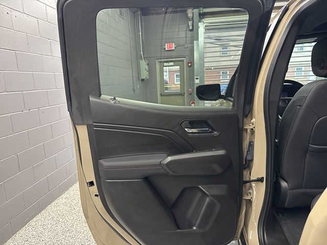 Vehicle image 27 of 52