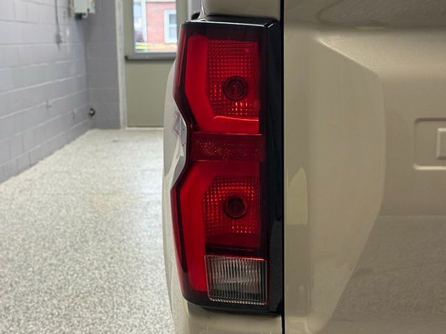 Vehicle image 13 of 52