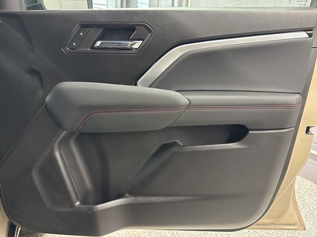 Vehicle image 34 of 52