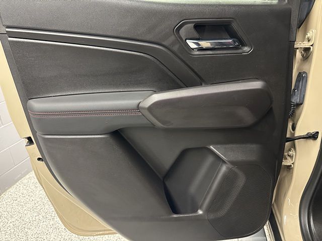 Vehicle image 28 of 52