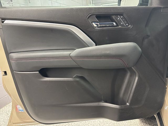 Vehicle image 25 of 52