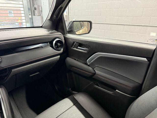 Vehicle image 40 of 52