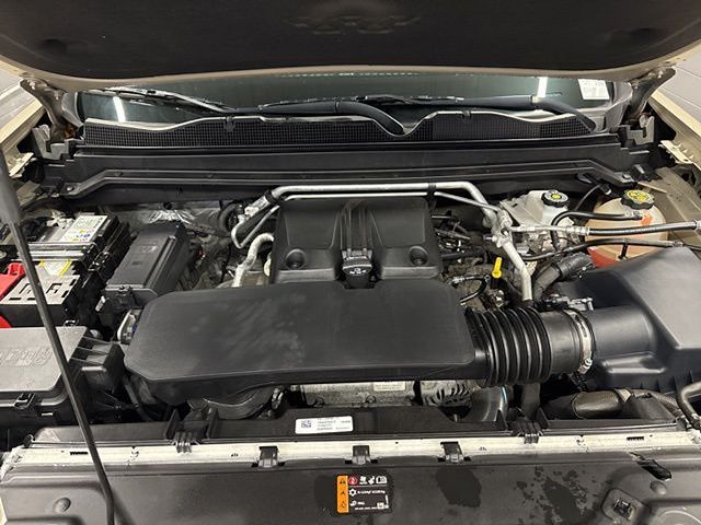 Vehicle image 9 of 52