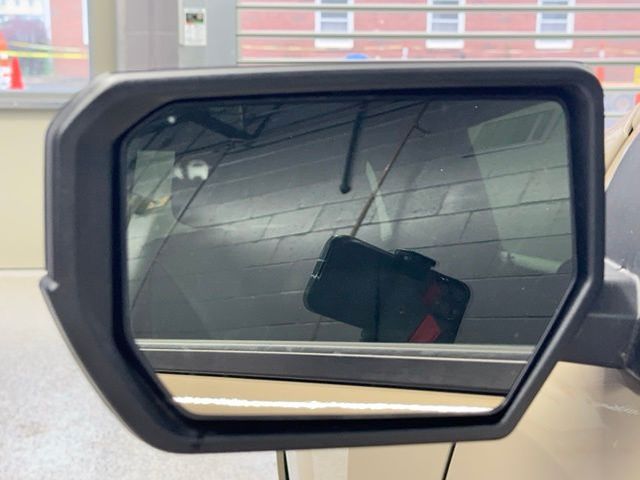 Vehicle image 17 of 52