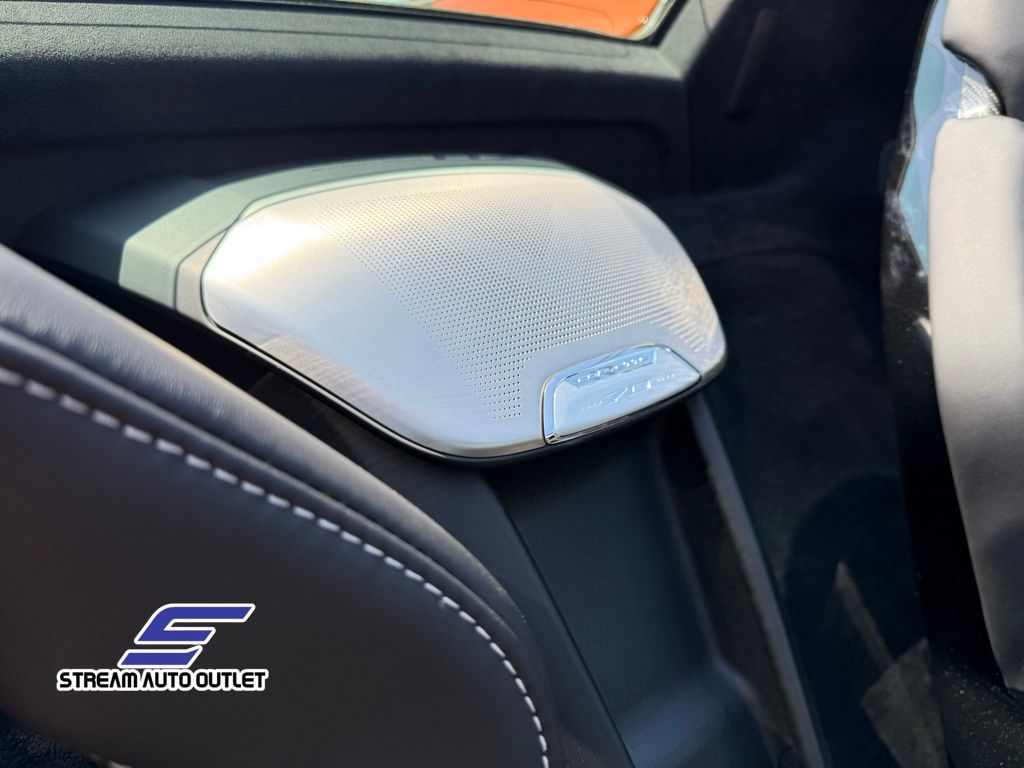 Vehicle image 23 of 45