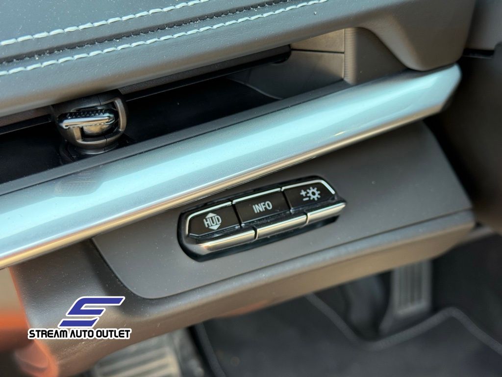 Vehicle image 27 of 45