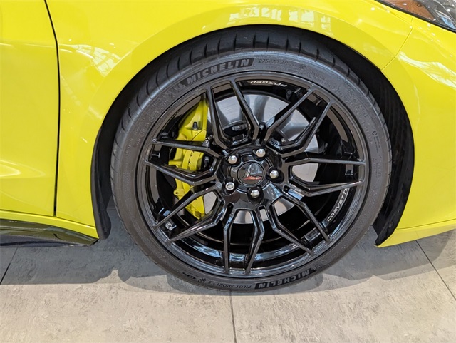 Vehicle image 17 of 26