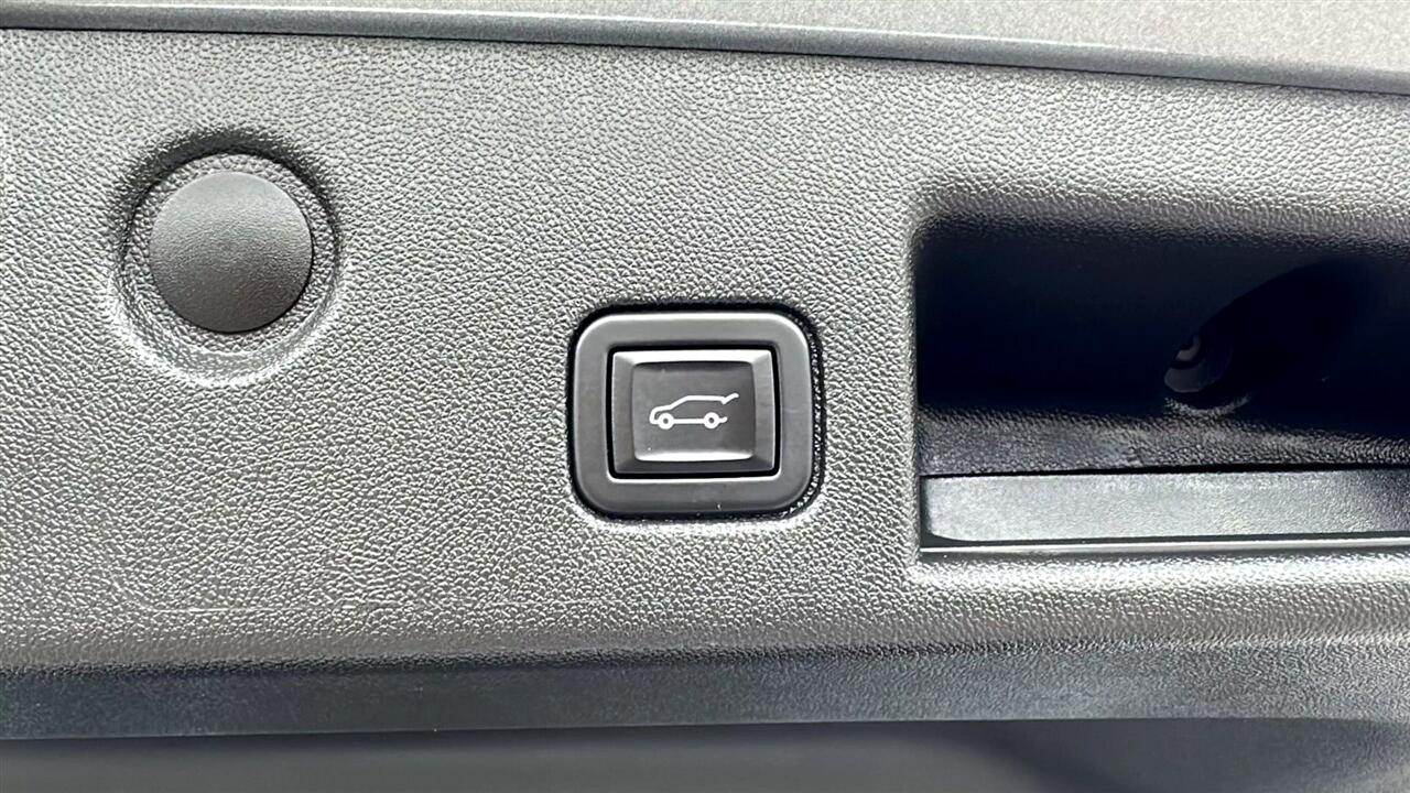Vehicle image 26 of 48