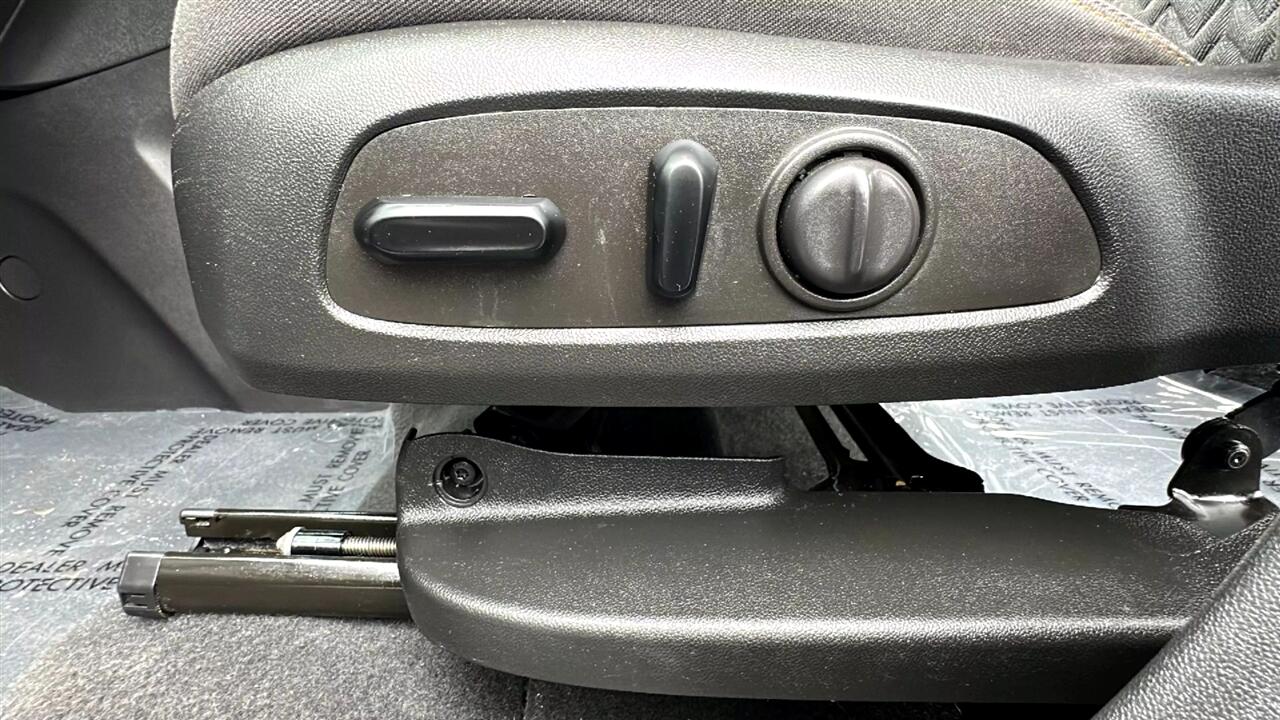 Vehicle image 29 of 48