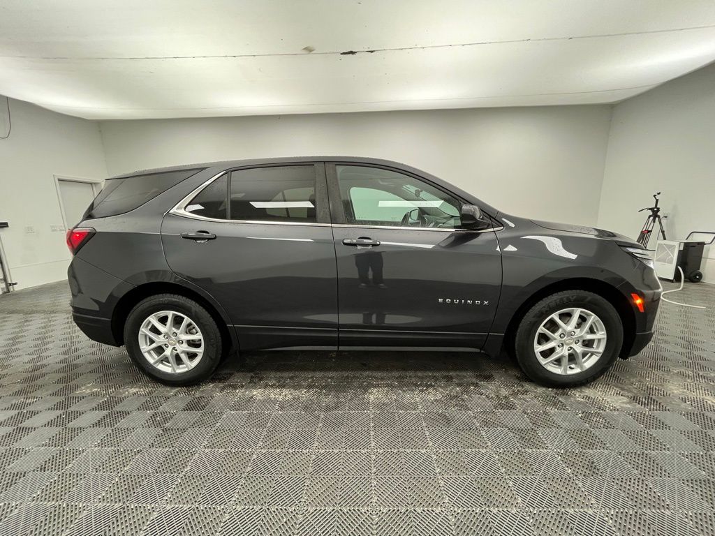 2023 Chevrolet Equinox LT Image 3 of 30