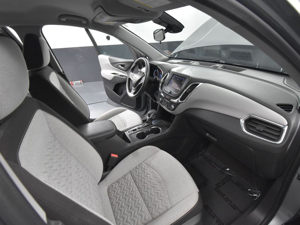 Vehicle image 33 of 52