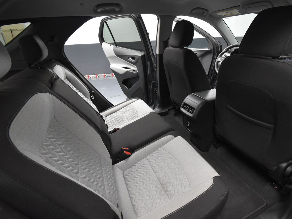 Vehicle image 26 of 52