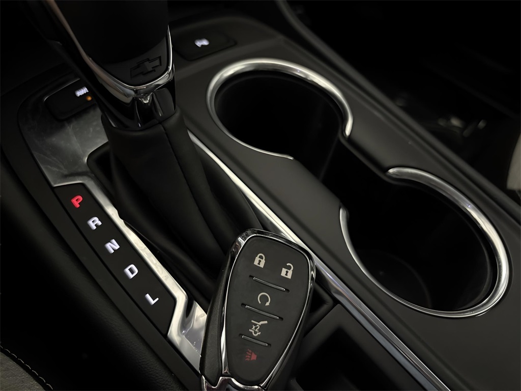 Vehicle image 25 of 35