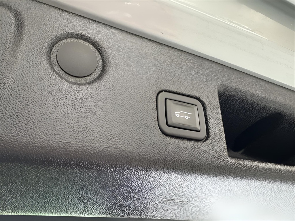 Vehicle image 22 of 35