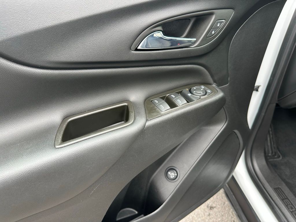 Vehicle image 18 of 27