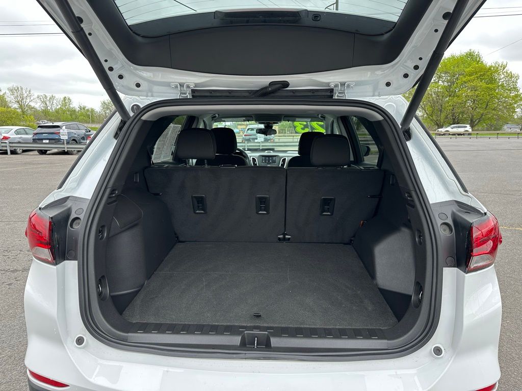 Vehicle image 13 of 27