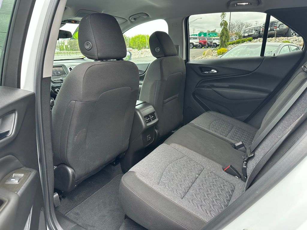 Vehicle image 17 of 27