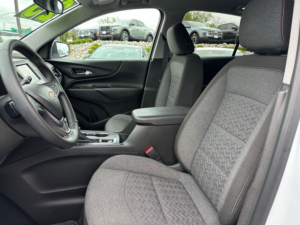 Vehicle image 14 of 27