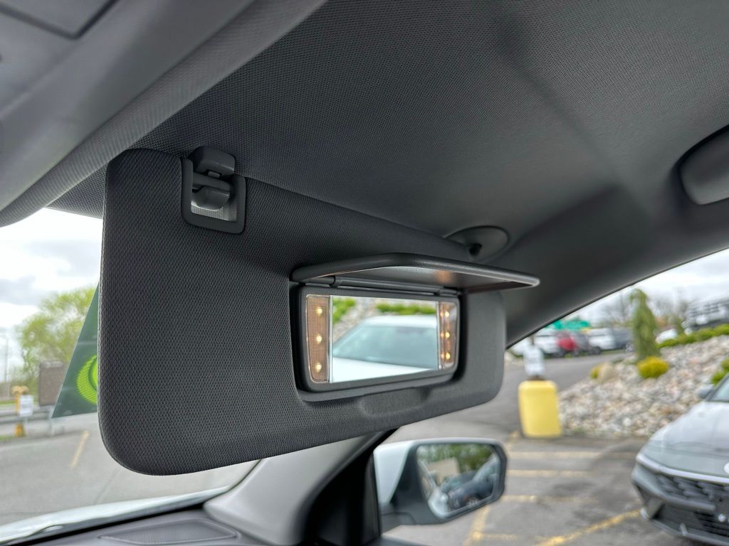 Vehicle image 25 of 27