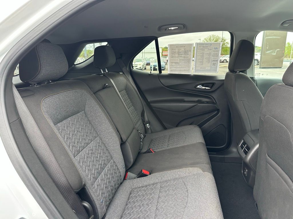 Vehicle image 21 of 27