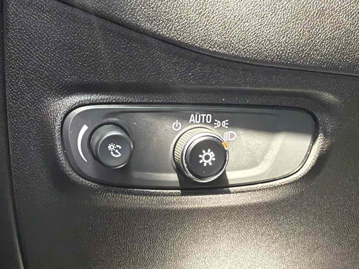 Vehicle image 19 of 45