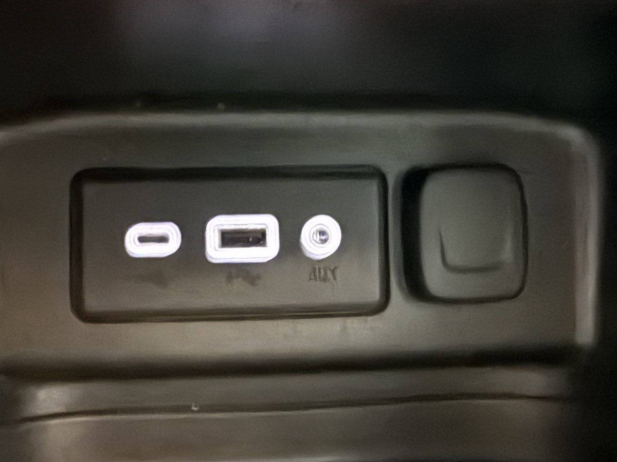 Vehicle image 25 of 45